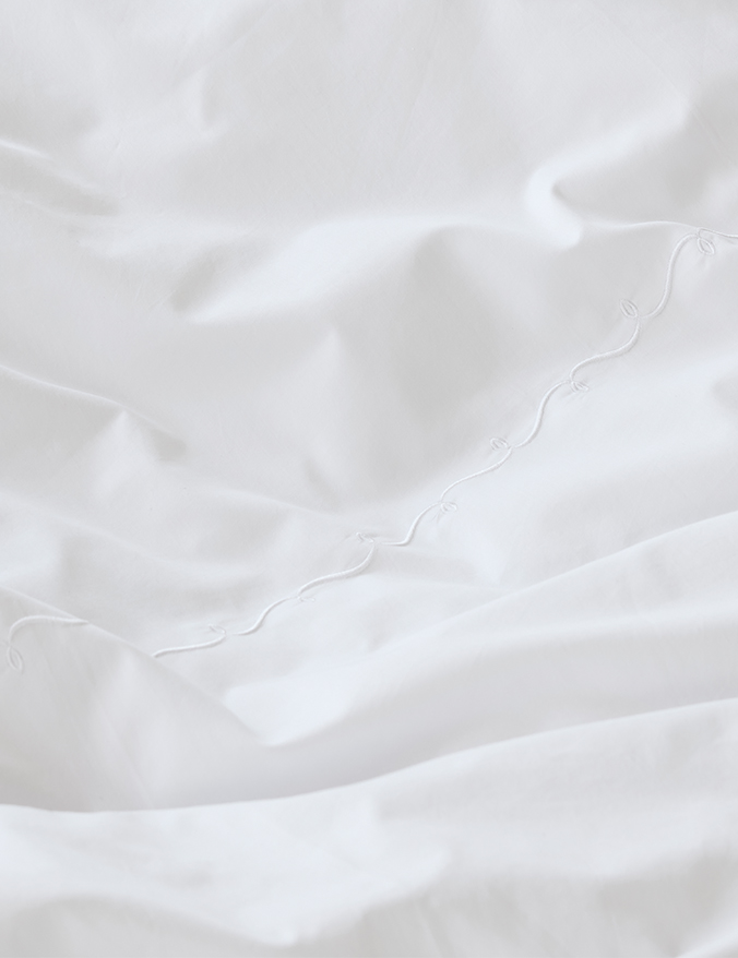 סט מצעים לבן עם רקמה דגם קלואי  – פרמיום