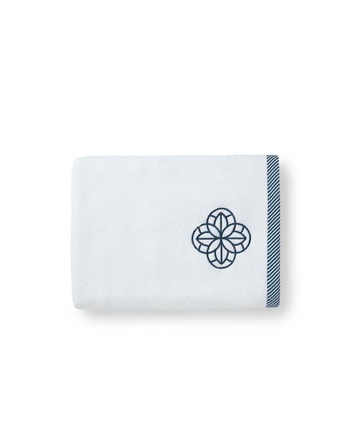 מגבת עם רקמה דגם אלמריה – aradoutlet