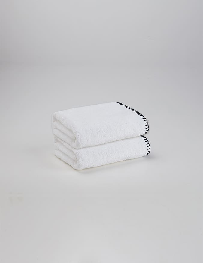 מגבת דגם מיכאל –  לבן עם תפר שחור