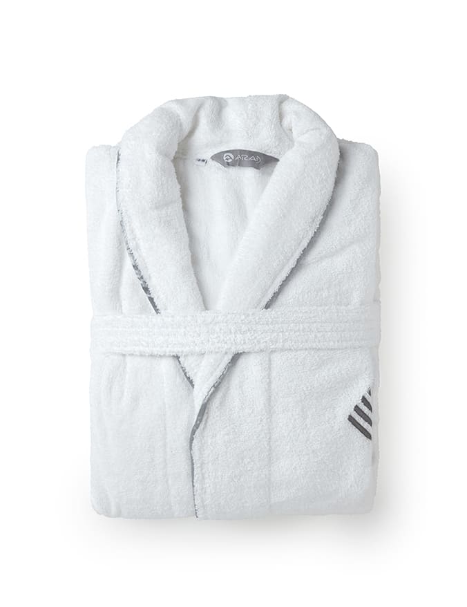חלוק מגבת לבן דגם ג’וליו עם רקמה ופייפינג  – 100% כותנה סרוקה