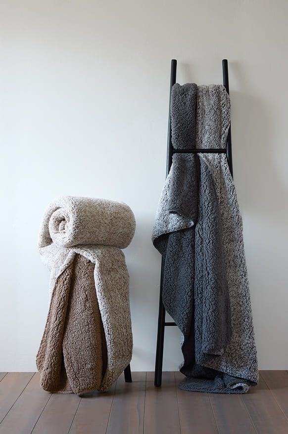 שמיכת דמוי פרווה דו צדדית ( כהה / בהיר )