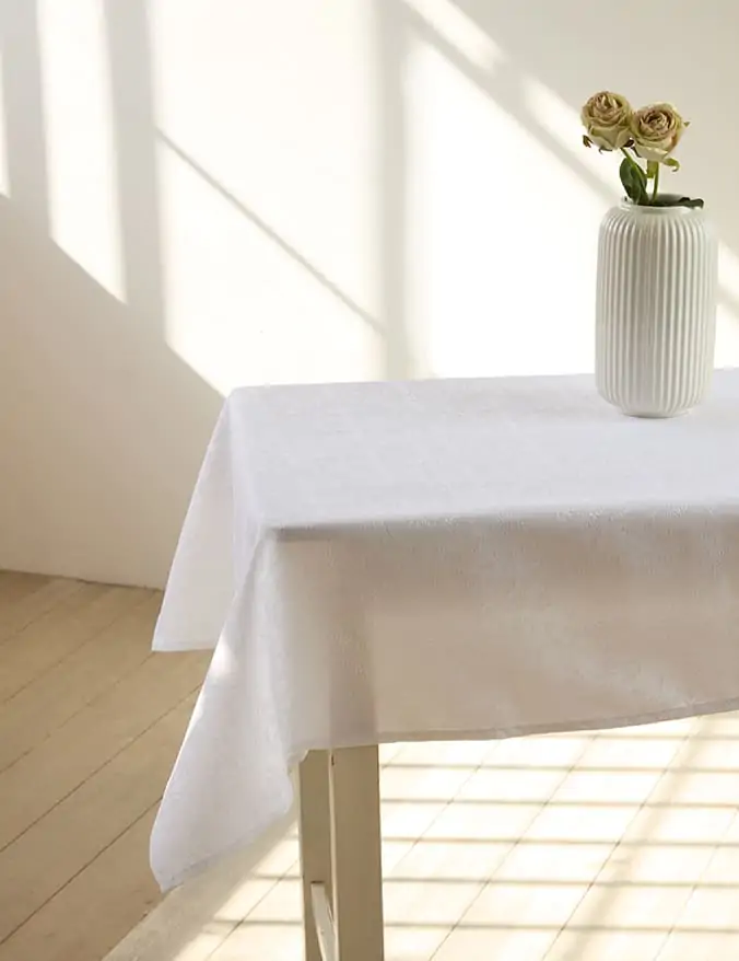 מפת שולחן בד ג’קארד דגם מאיפייר אופוויט